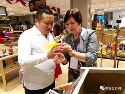 薪火相傳，巧手繪非遺——記哈爾濱市尚威志愿者協(xié)會文化志愿者分會參加“哈深哈”麥秸畫展示活動